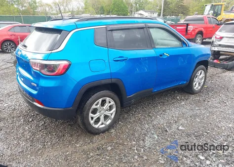 2024 Jeep Compass Latitude 4X4 z USA, uszkodzony, nr VIN 3C4NJDBN9RT132368